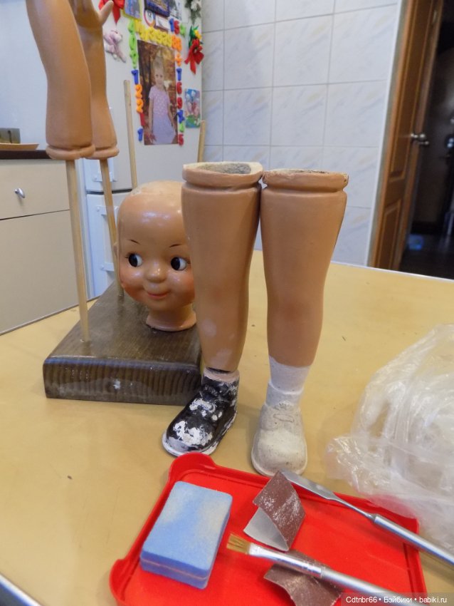 Реставрация опилочной куклы СССР Танюши. Лепим пальцы и ножку