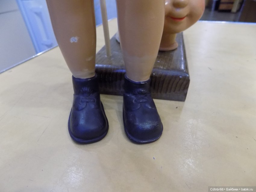 Реставрация опилочной куклы СССР Танюши. Лепим пальцы и ножку