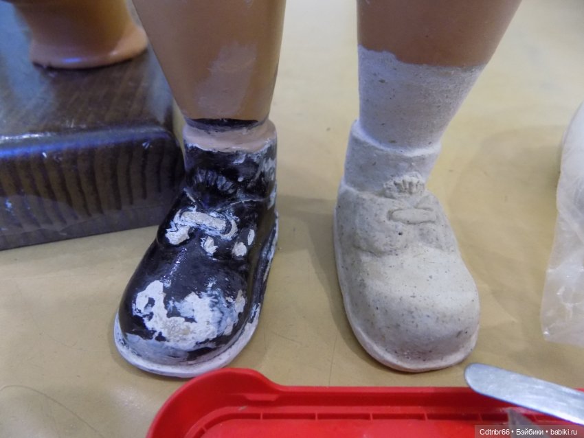 Реставрация опилочной куклы СССР Танюши. Лепим пальцы и ножку