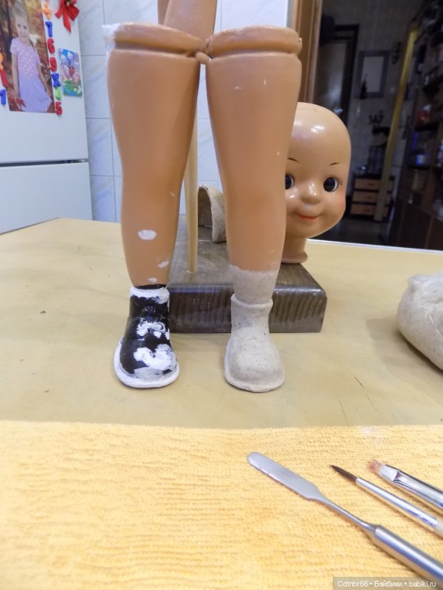 Реставрация опилочной куклы СССР Танюши. Лепим пальцы и ножку