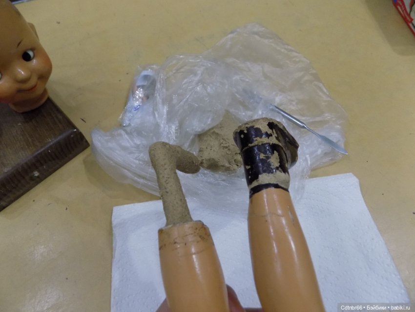 Реставрация опилочной куклы СССР Танюши. Лепим пальцы и ножку