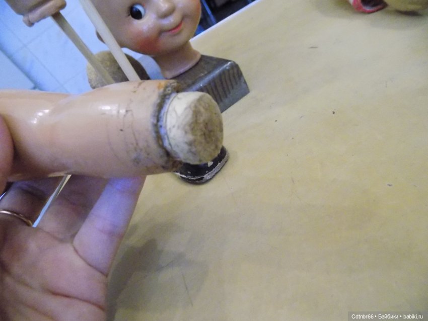 Реставрация опилочной куклы СССР Танюши. Лепим пальцы и ножку