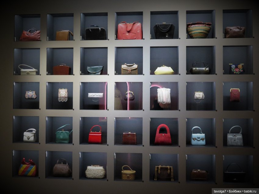 Выставка "Кринолин. Жакет. Свитшот. Стиль большого города."