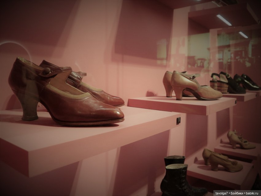 Выставка "Кринолин. Жакет. Свитшот. Стиль большого города."