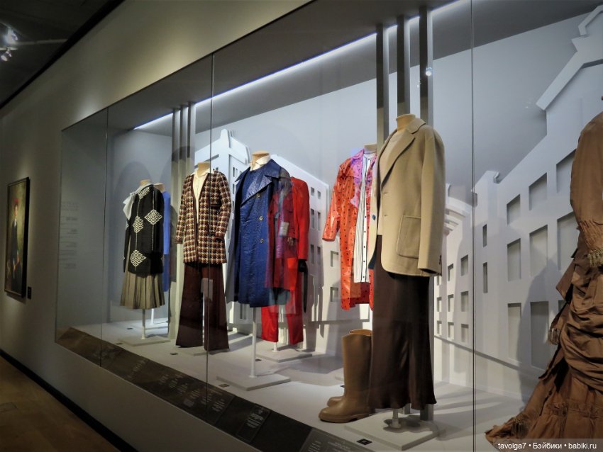 Выставка "Кринолин. Жакет. Свитшот. Стиль большого города."