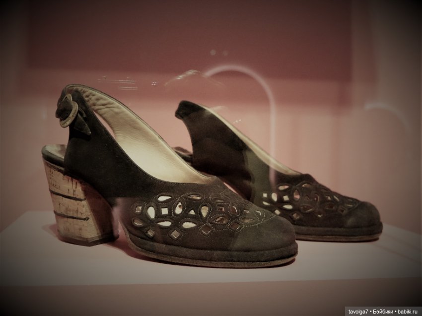 Выставка "Кринолин. Жакет. Свитшот. Стиль большого города."