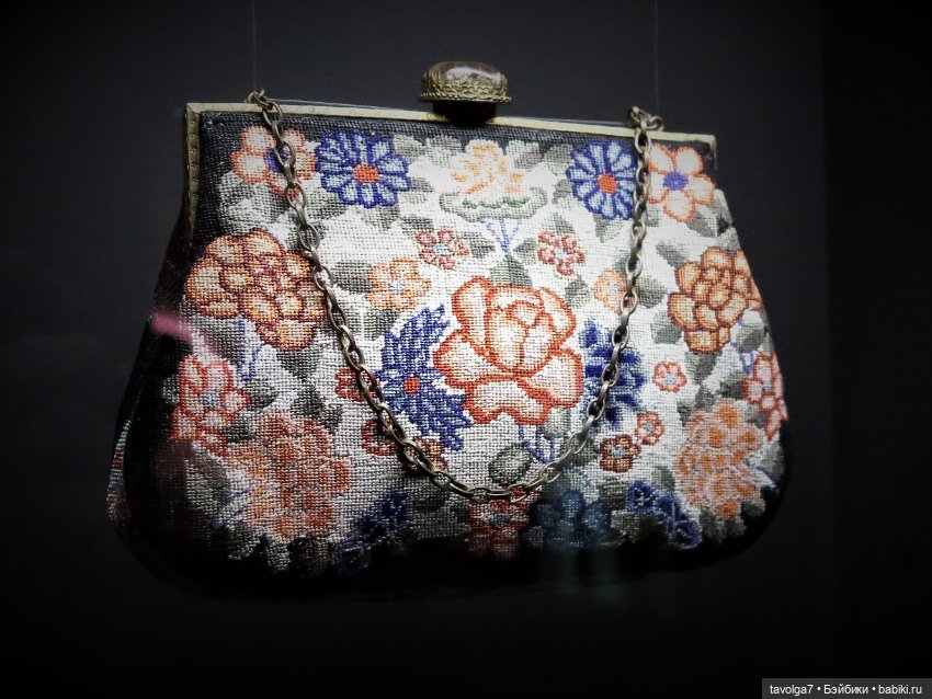 Выставка "Кринолин. Жакет. Свитшот. Стиль большого города."