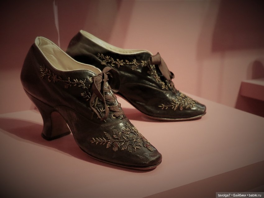 Выставка "Кринолин. Жакет. Свитшот. Стиль большого города."