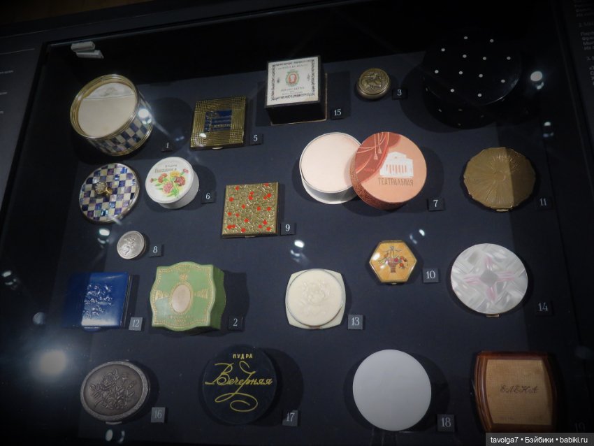 Выставка "Кринолин. Жакет. Свитшот. Стиль большого города."