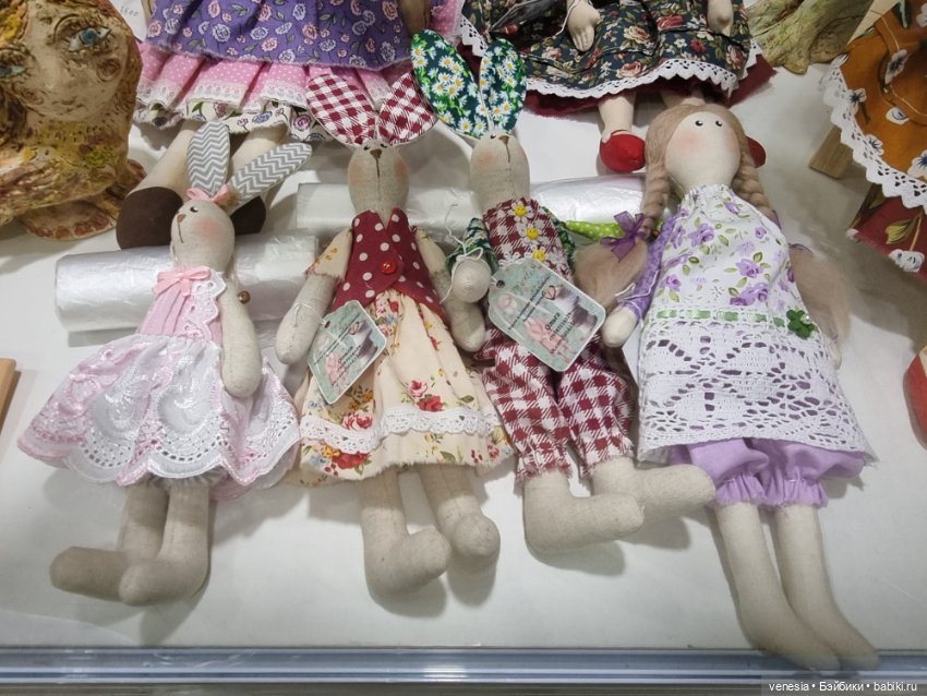 Куколки сувенирные из глины, фарфора, дерева, текстиля с "Ладьи"