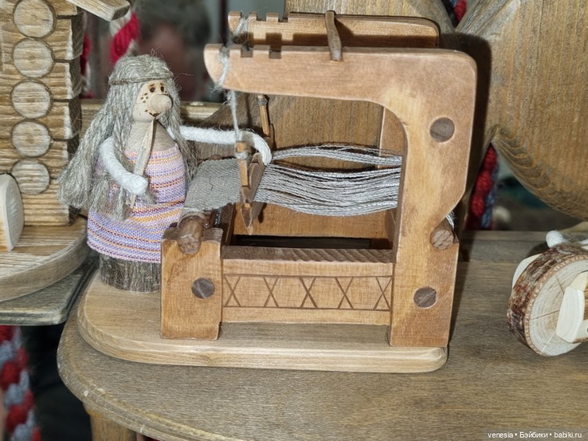 Куколки сувенирные из глины, фарфора, дерева, текстиля с "Ладьи"