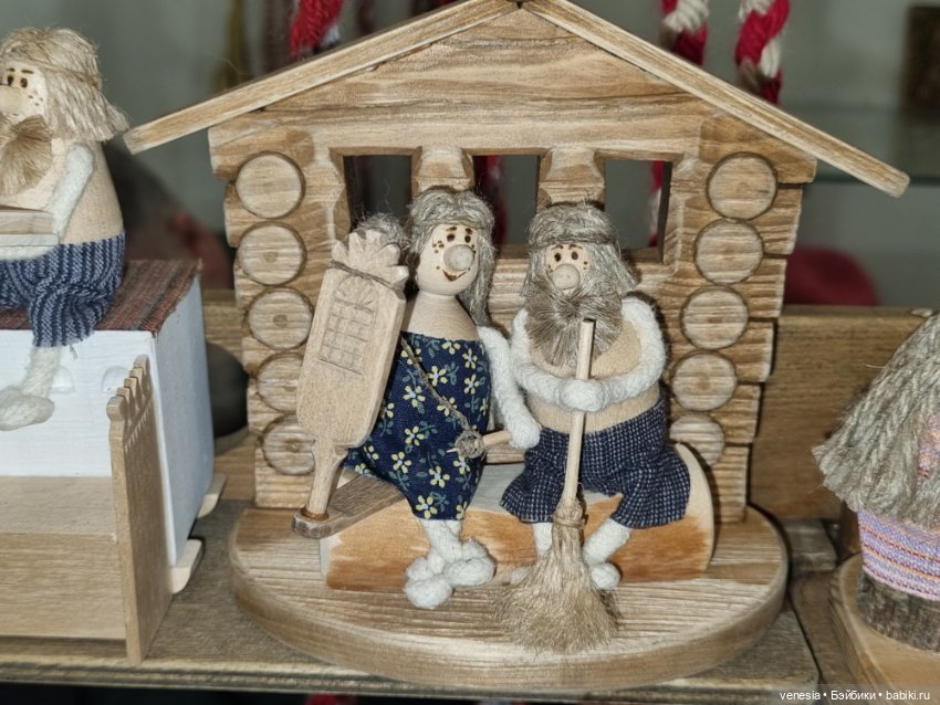 Куколки сувенирные из глины, фарфора, дерева, текстиля с "Ладьи"