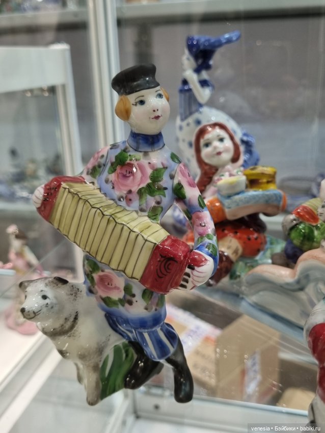 Куколки сувенирные из глины, фарфора, дерева, текстиля с "Ладьи"