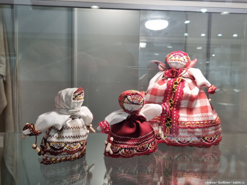 Куколки сувенирные из глины, фарфора, дерева, текстиля с "Ладьи"