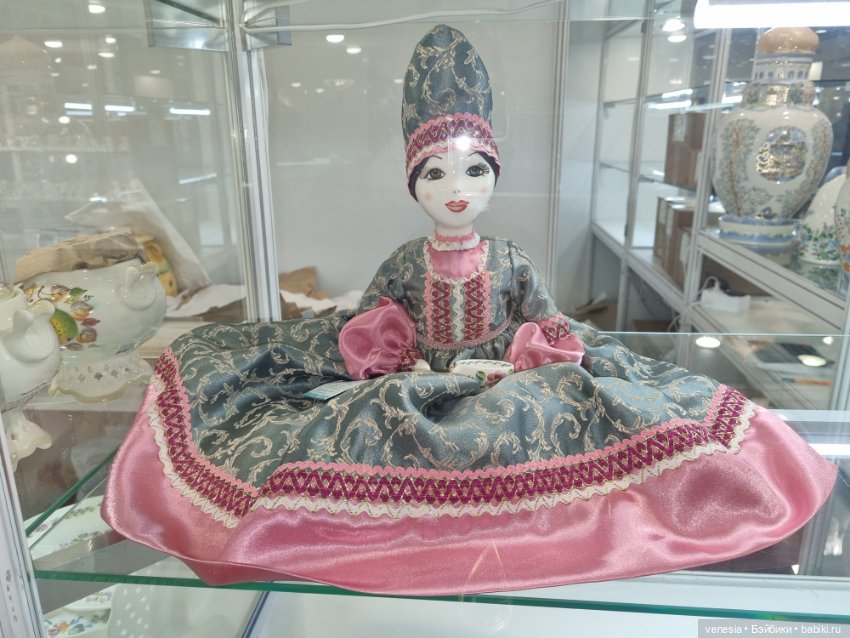 Куколки сувенирные из глины, фарфора, дерева, текстиля с "Ладьи"