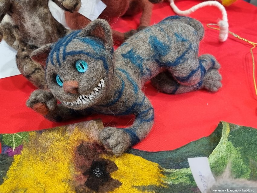 Куколки сувенирные из глины, фарфора, дерева, текстиля с "Ладьи"