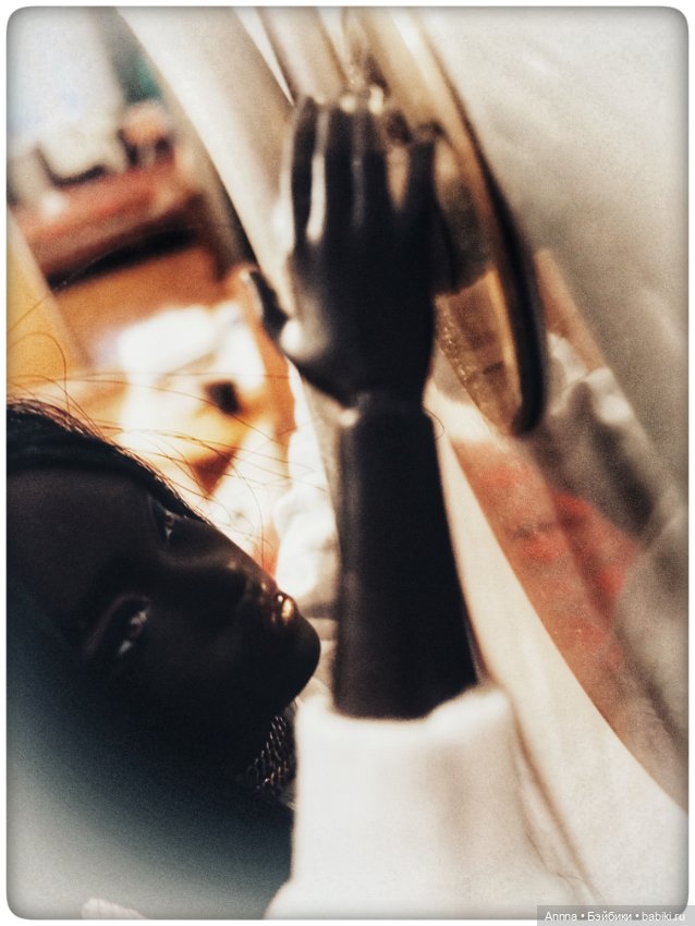 Тёмный шоколад с позолотой. Симона