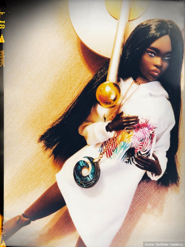 Тёмный шоколад с позолотой. Симона (фото 2)