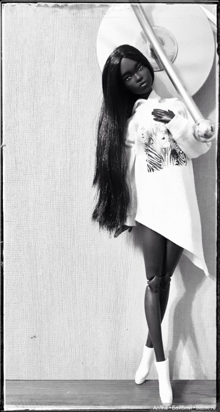 Тёмный шоколад с позолотой. Симона