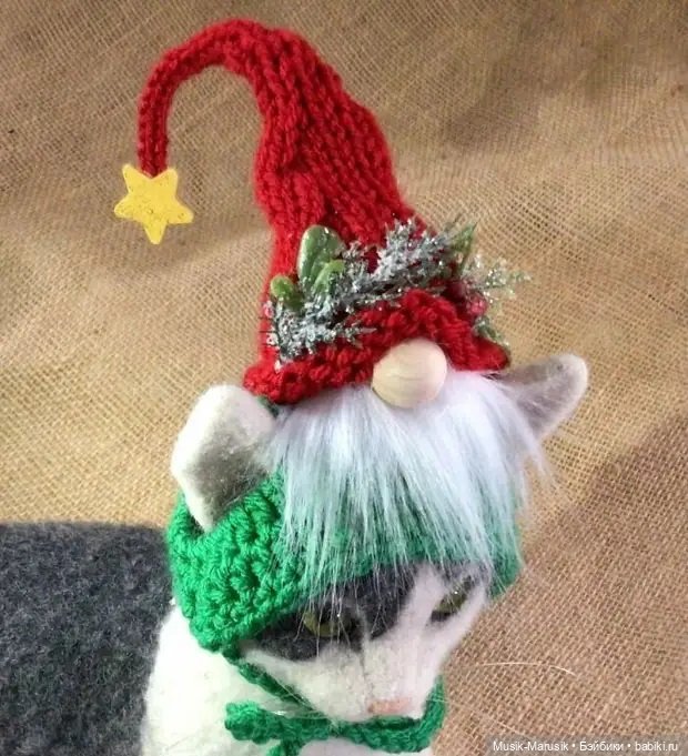 Художница своими руками делает шапочки для котеек (фото 9)