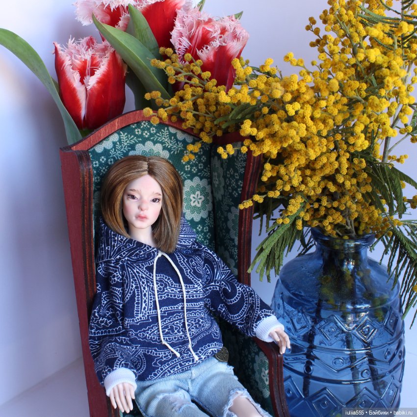 Мартовские цветы и любимые куклы