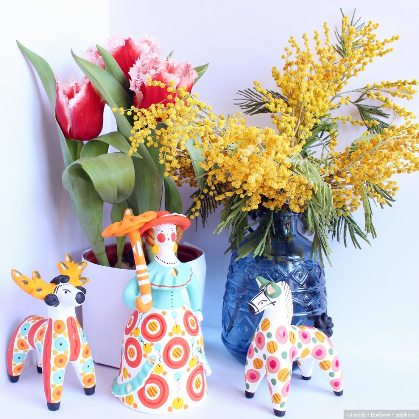 Мартовские цветы и любимые куклы