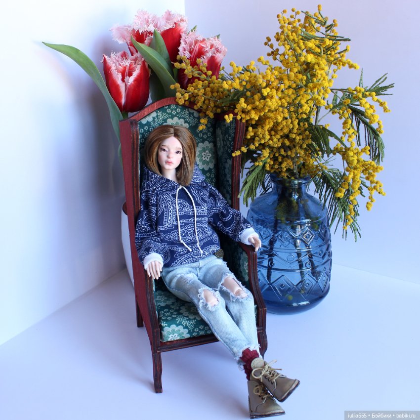Мартовские цветы и любимые куклы