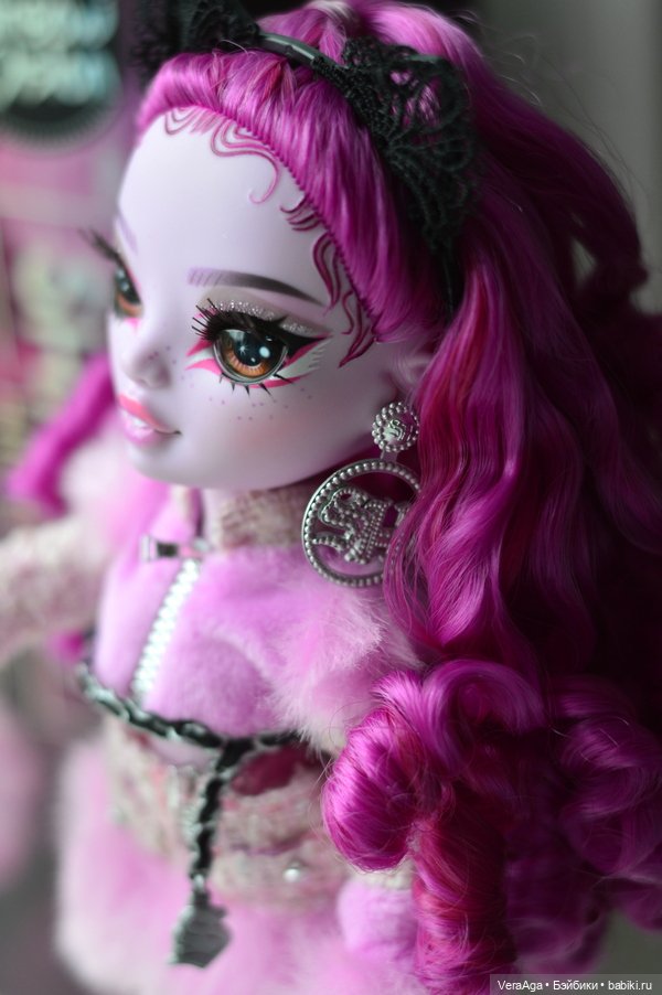 Lola Wilde от Shadow High