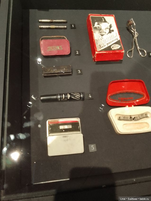 Путешествие в прошлое. Выставка "Кринолин. Жакет. Свитшот"