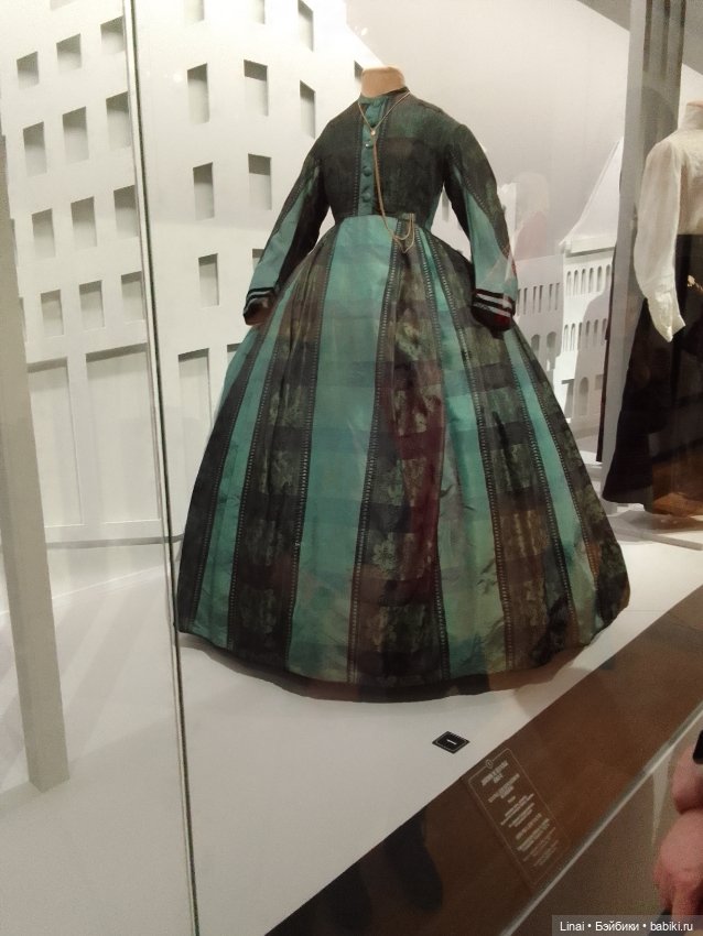 Путешествие в прошлое. Выставка "Кринолин. Жакет. Свитшот"