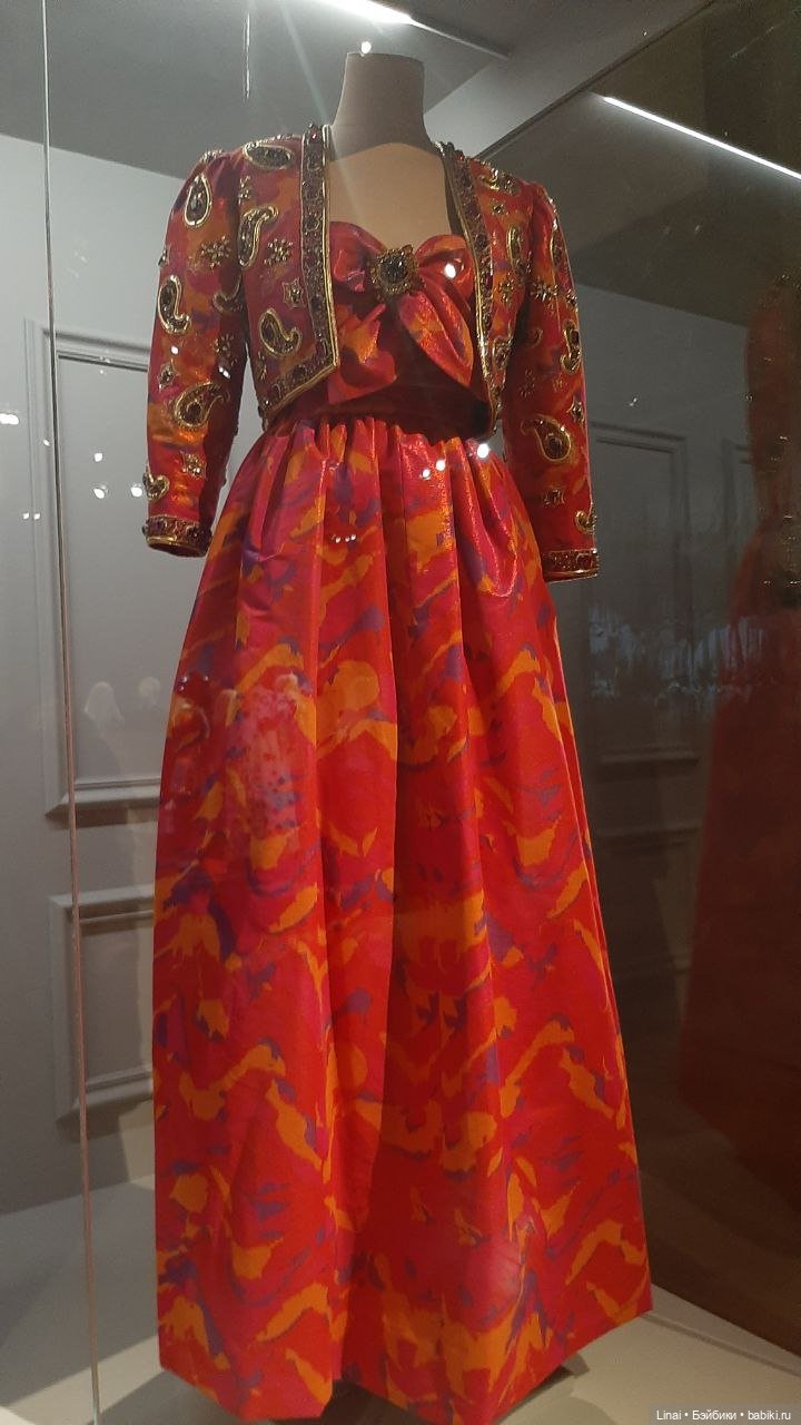 Путешествие в прошлое. Выставка "Кринолин. Жакет. Свитшот"