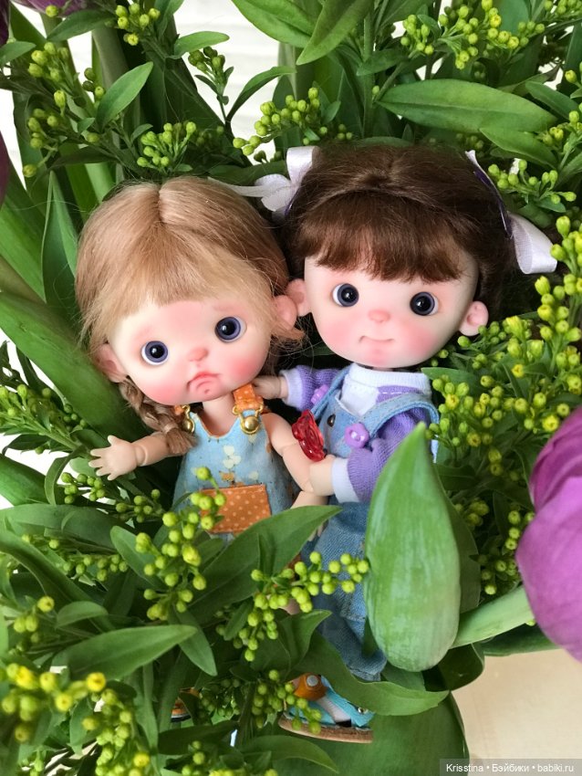 С праздником, дорогие девочки