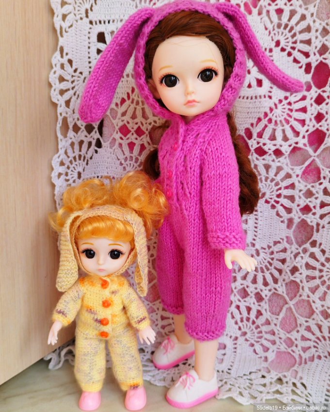 Ещё один кукольный комбинезончик "ЗАЙКА"