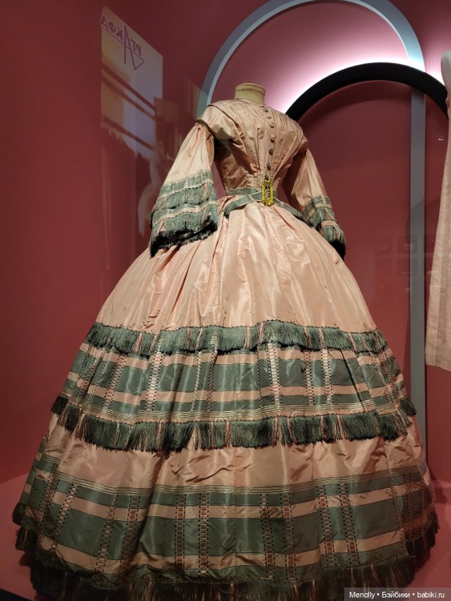 Машина времени или Кринолин. Жакет. Свитшот