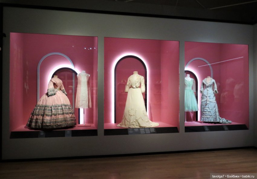 "Кринолин. Жакет. Свитшот." Витрина