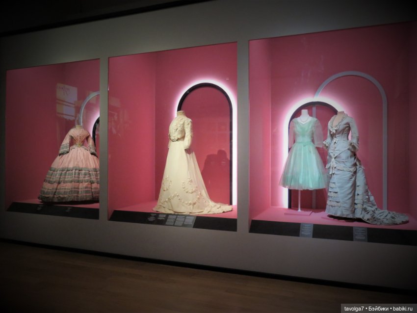 "Кринолин. Жакет. Свитшот." Витрина