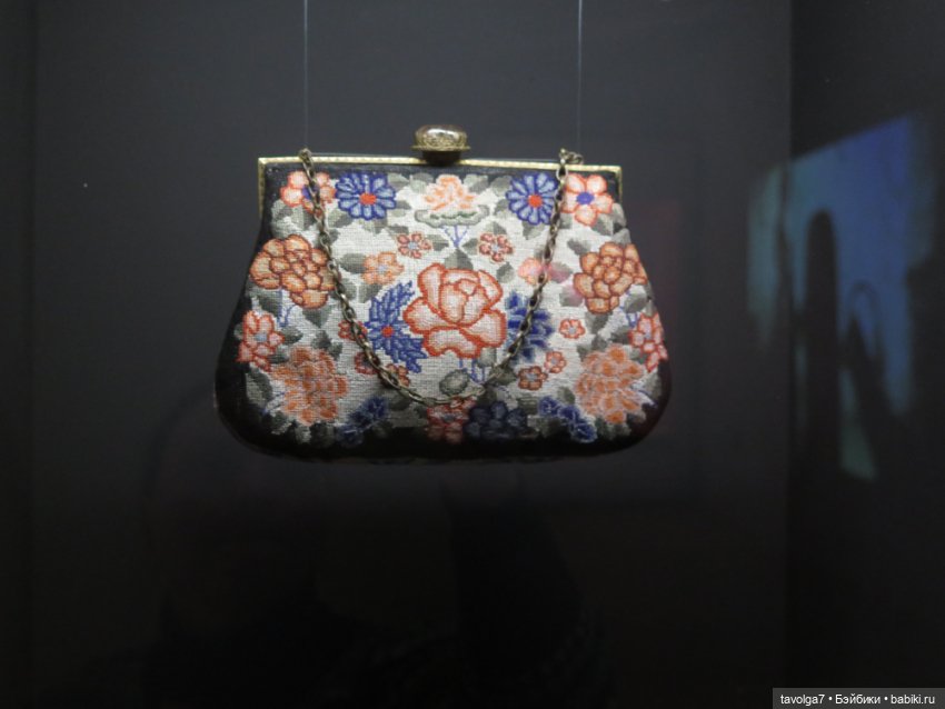 "Кринолин. Жакет. Свитшот." Витрина