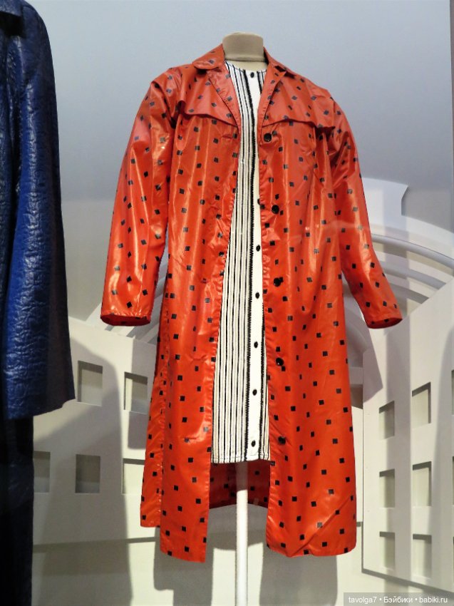 "Кринолин. Жакет. Свитшот." Деловая улица