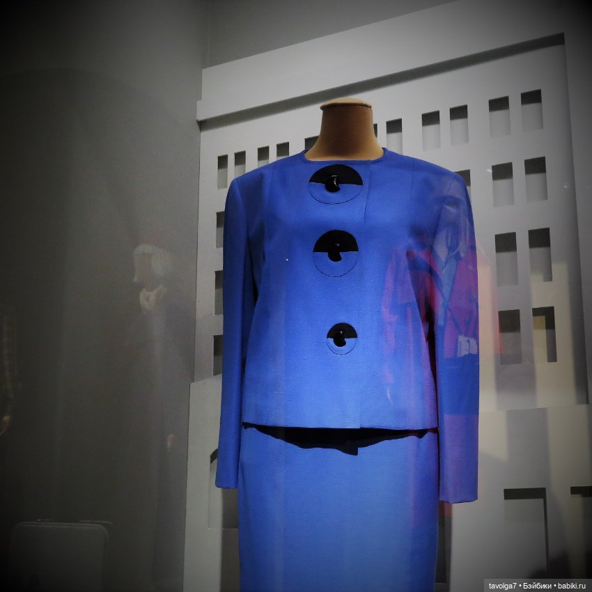 "Кринолин. Жакет. Свитшот." Деловая улица