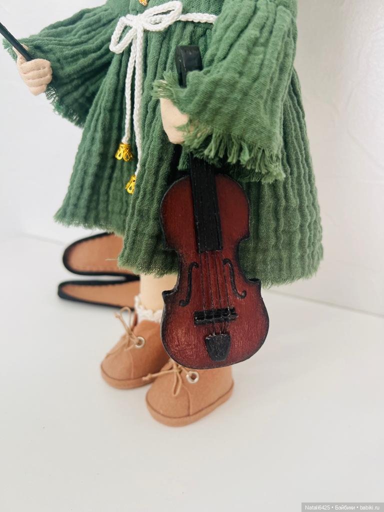 Куколка со скрипкой