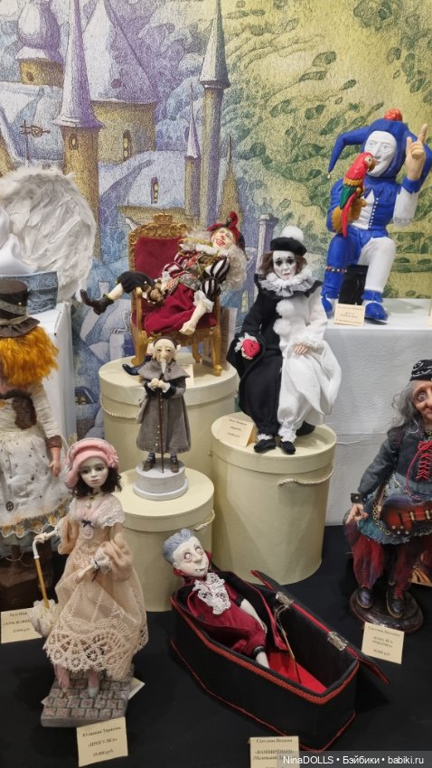 Упали рукава, как крылья, И опустилась голова, Идёт и шепчет от бессилья Любви бессвязные слова. ( автор Волков Ольга, отрывок) (фото 5)