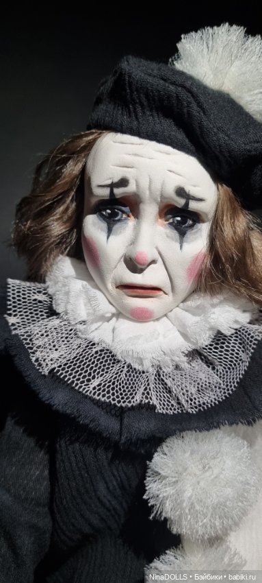 Упали рукава, как крылья, И опустилась голова, Идёт и шепчет от бессилья Любви бессвязные слова. ( автор Волков Ольга, отрывок) (фото 2)