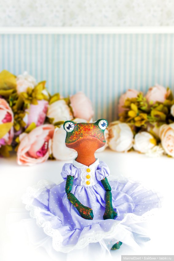 Текстильная лягушка — Авторские игрушки из разных материалов: синельная проволока