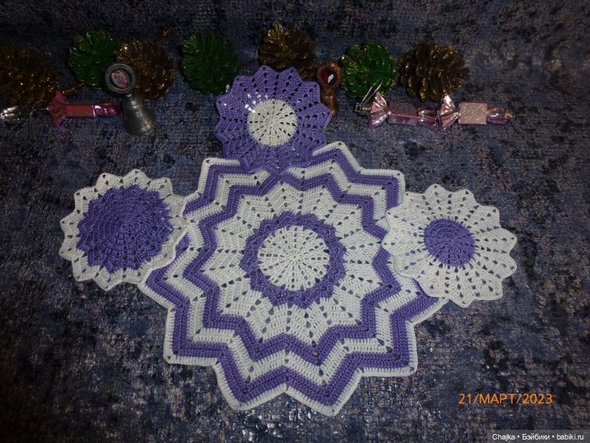 Аксессуары для кукольных домиков, фото сессий - "СИРЕНЬКА" большой набор вязаных салфеток (фото 5)