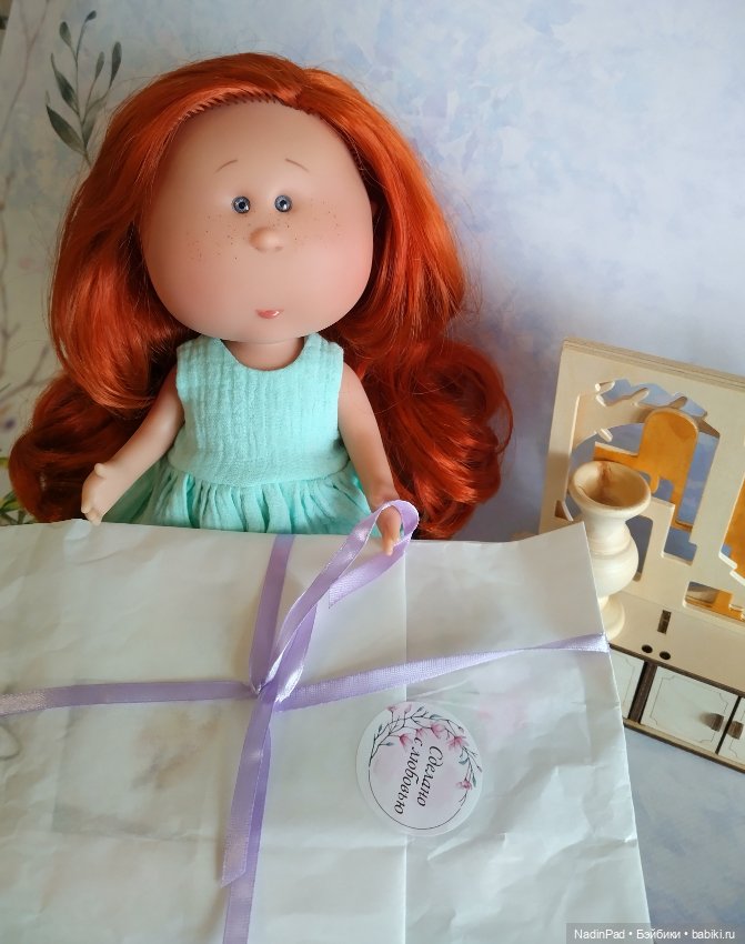 Мотя и подарок — Куклы Nines d'Onil (Нинес): Миа (Mia) (фото 5)