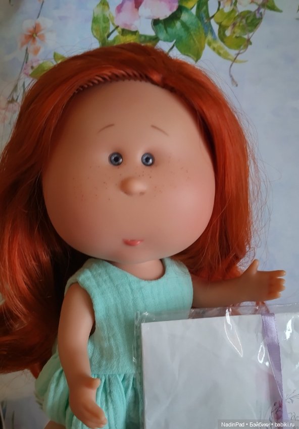 Мотя и подарок — Куклы Nines d'Onil (Нинес): Миа (Mia)