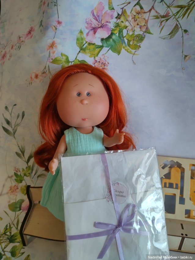 Мотя и подарок — Куклы Nines d'Onil (Нинес): Миа (Mia) (фото 2)