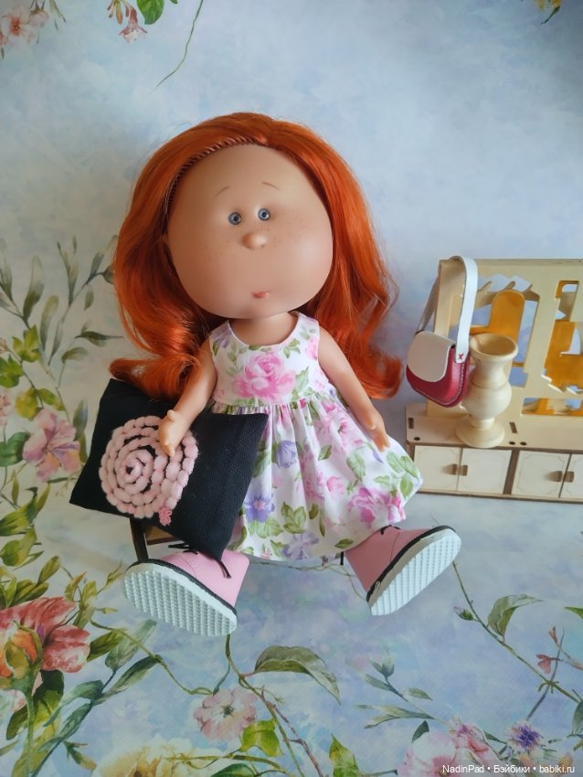 Мотя и подарок — Куклы Nines d'Onil (Нинес): Миа (Mia)