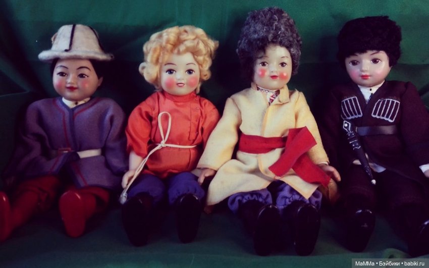 "Дружба народов".Сувенирные куклы