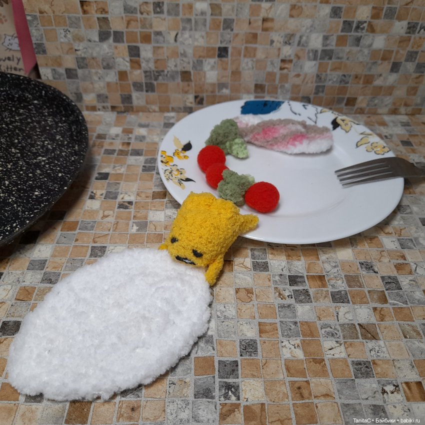 Побег со сковородки, или мой сбежавший завтрак.(амигуруми qudetama) (фото 5)